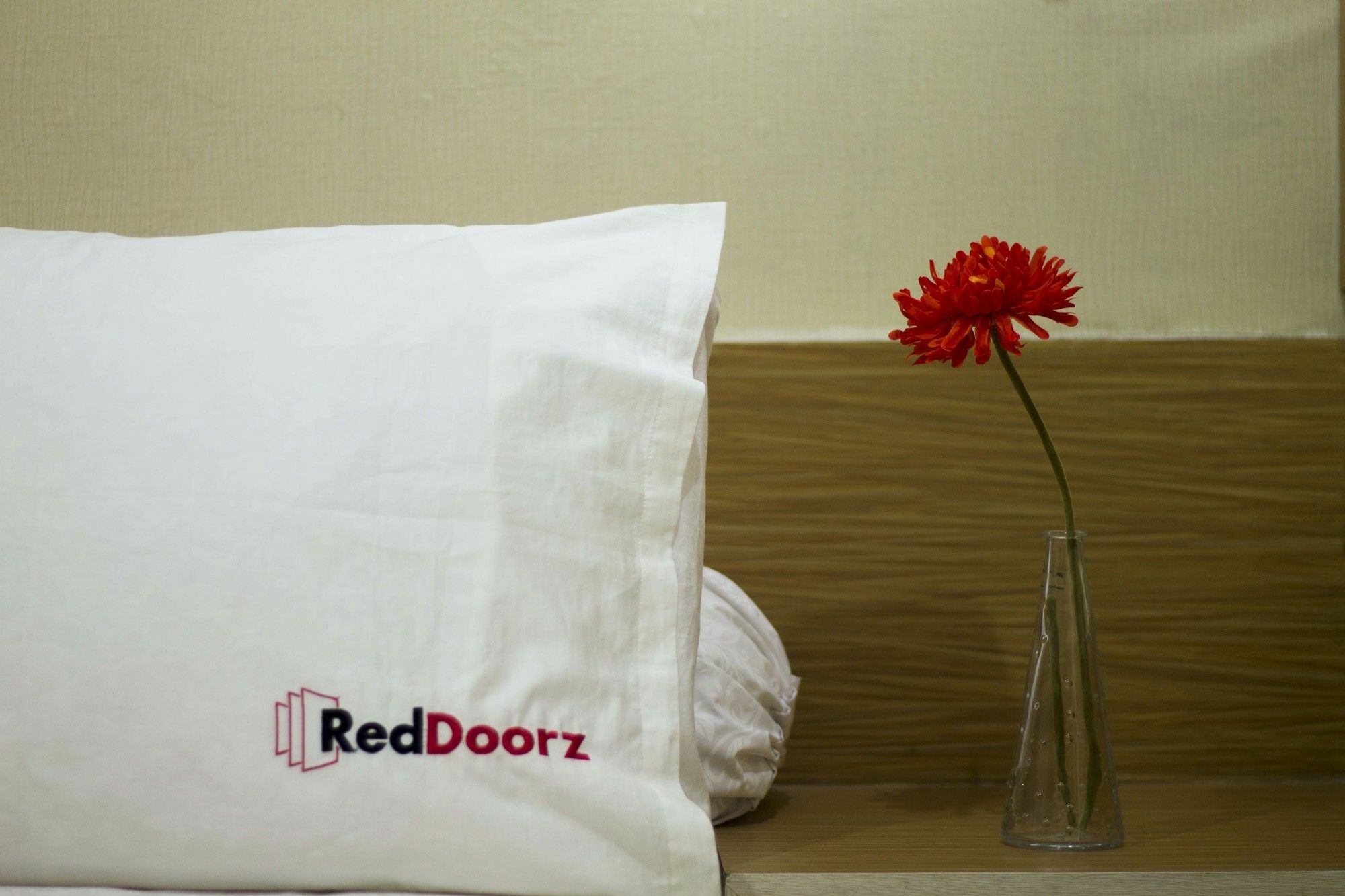 Hotel Reddoorz Near Sukajadi Bandung Exterior foto